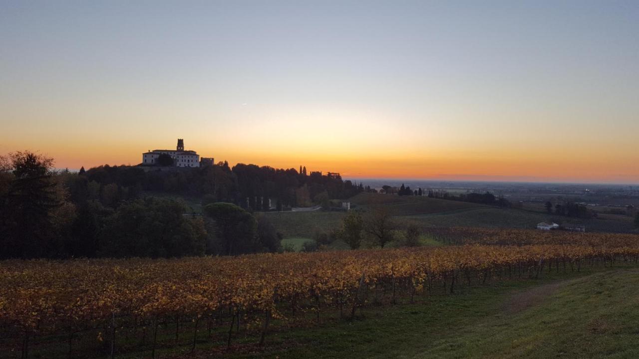 Pie Castello Bed & Breakfast Susegana Bagian luar foto
