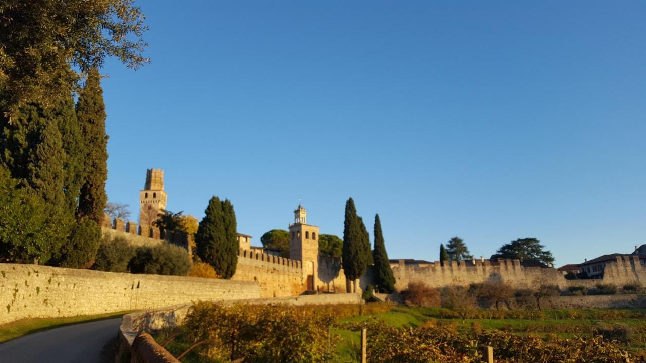 Pie Castello Bed & Breakfast Susegana Bagian luar foto
