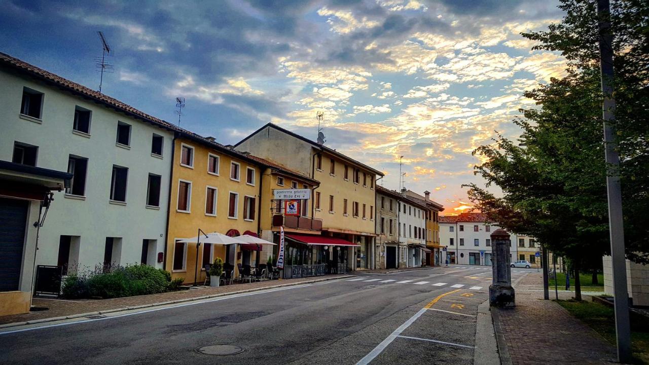 Pie Castello Bed & Breakfast Susegana Bagian luar foto