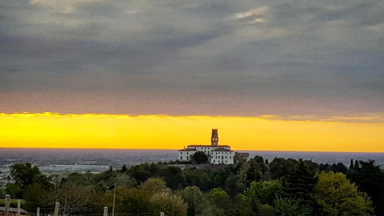 Pie Castello Bed & Breakfast Susegana Bagian luar foto
